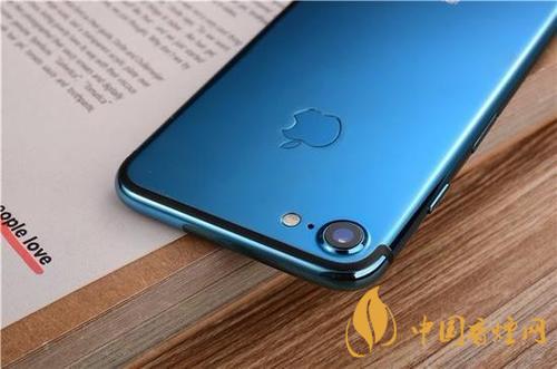 iphone12藍(lán)色好看嗎？ iphone12藍(lán)色和白色哪個好看？