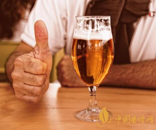 喝啤酒不應(yīng)該吃什么 喝啤酒時注意的事項(xiàng)介紹