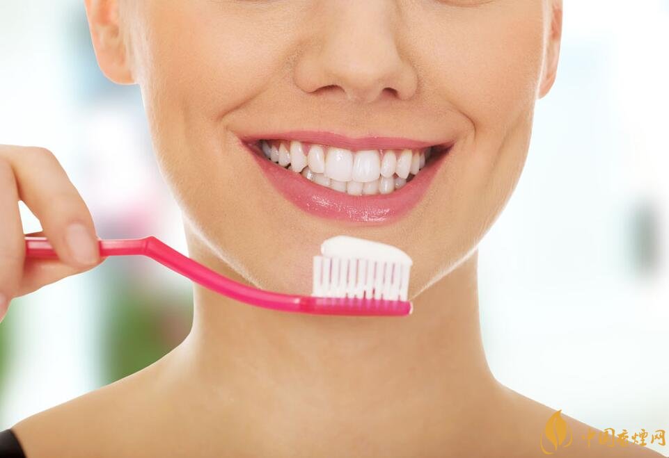 抽煙牙齒黃怎么變白，快速去除煙漬小妙招