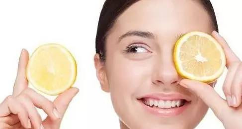 抽煙牙齒黃怎么變白，快速去除煙漬小妙招