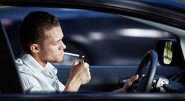 開(kāi)車抽煙扣分嗎 開(kāi)車吸煙怎么處罰